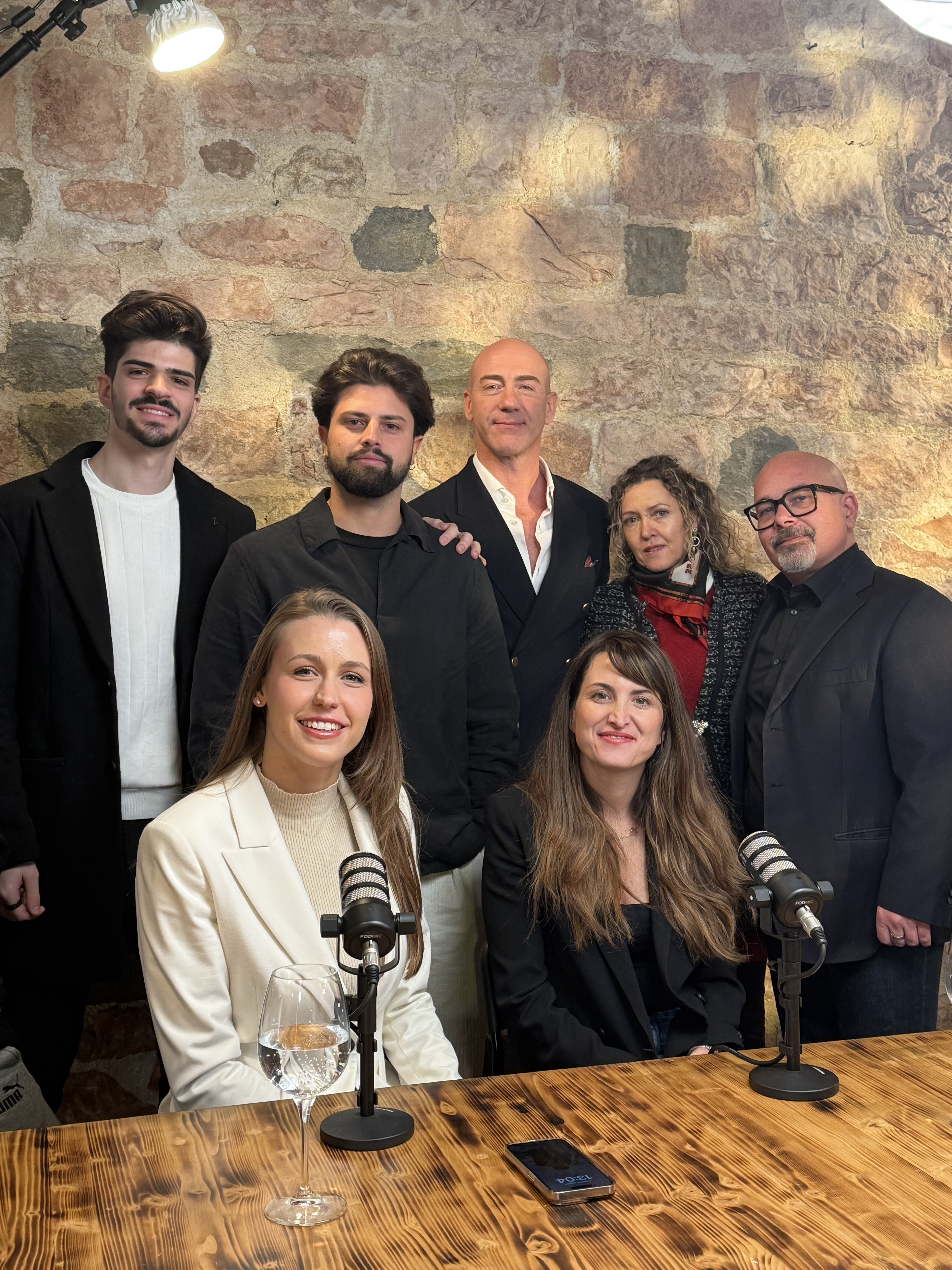 Teresa Budetta con gli ospiti del podcast Un caffè con