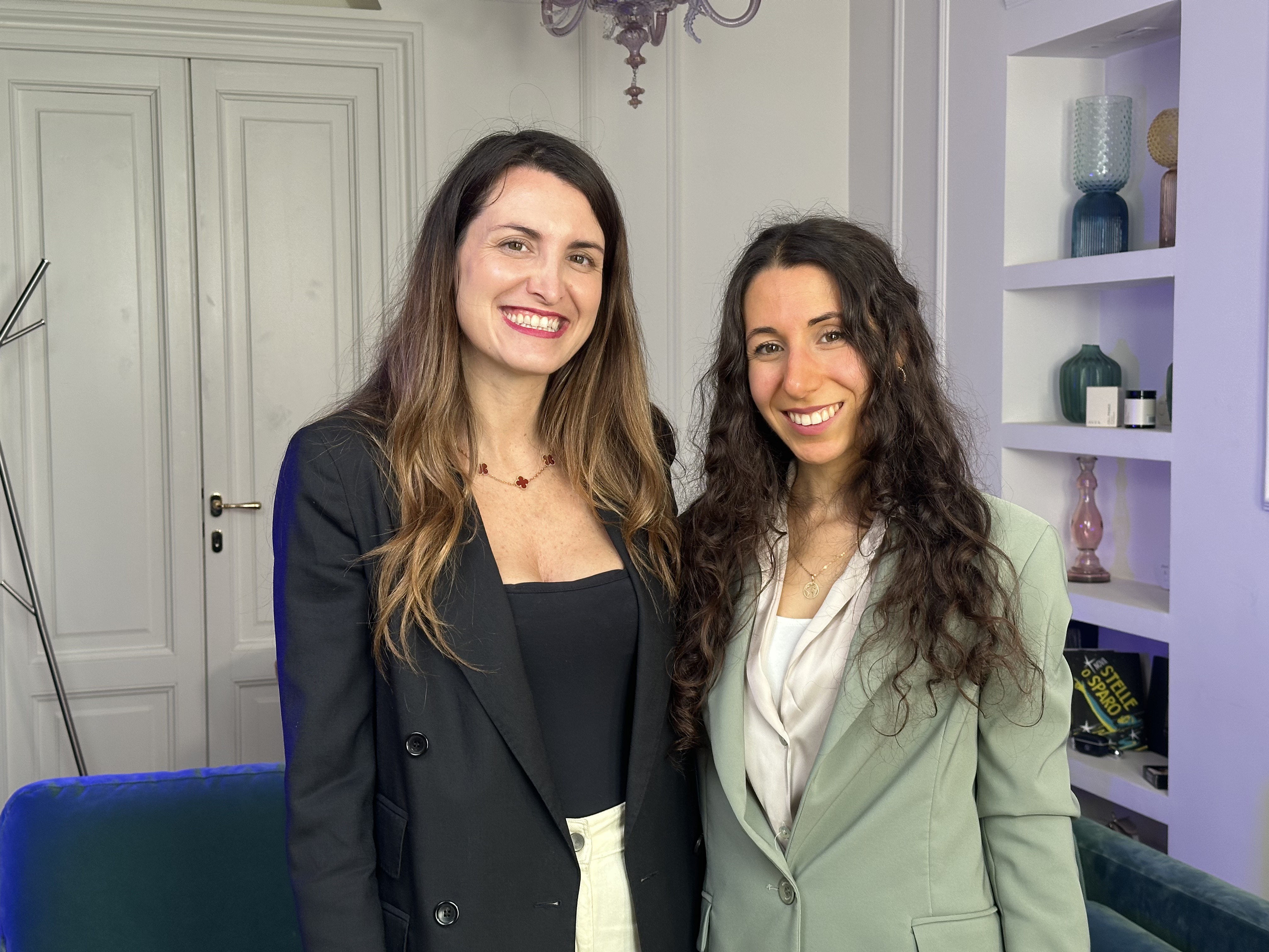 Teresa Budetta con un'ospite del podcast